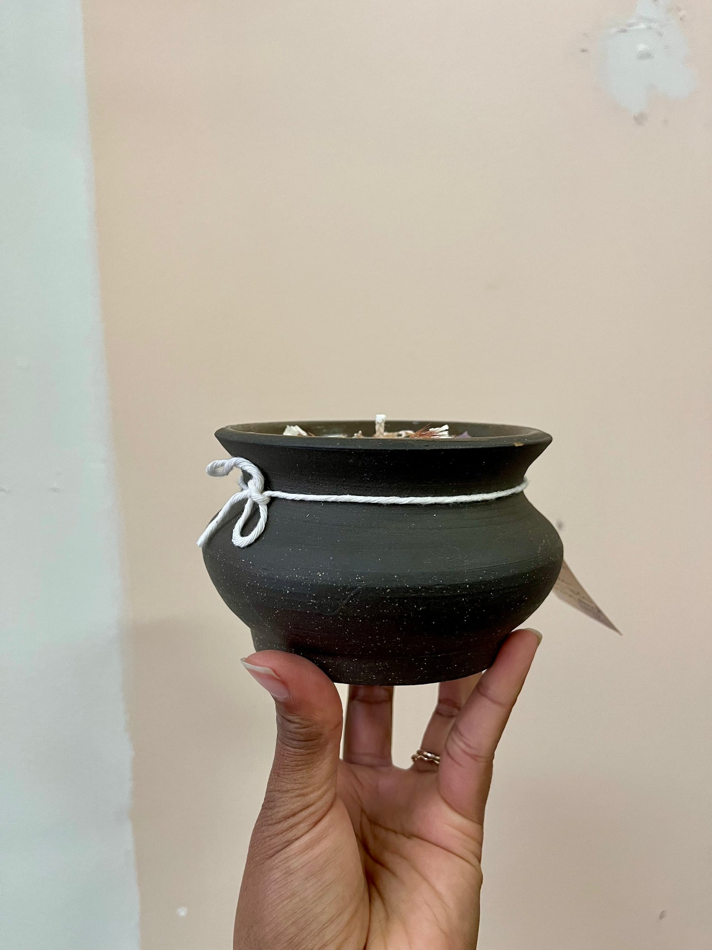 Cauldron Ceramic Cedarwood Vanilla Candle